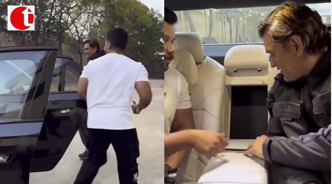 MS Dhoni signs fan’s BMW, people call it ‘World’s most valuable car’