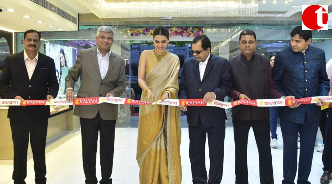 Kriti Sanon unveils Kalyan Jewellers' new showroom in Lucknow at Alambagh