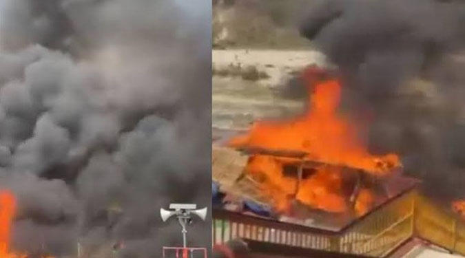 नैनीताल के गिरिजा देवी मंदिर में लगी भीषण आग
