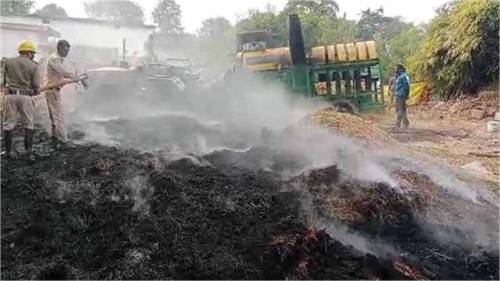 धनबाद के बरवाअड्डा कृषि बाजार समिती में टला बड़ा हादसा, कचरे के ढेर में लगी भीषण आग