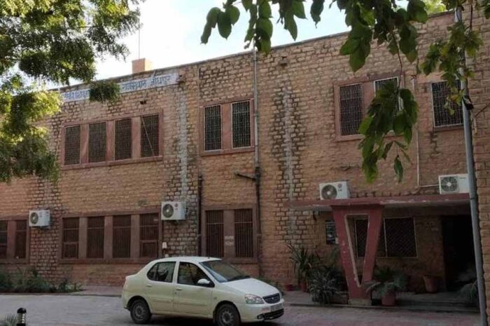 छह महीने बाद भी नहीं मिली 70 कॉलेजों को एनओसी