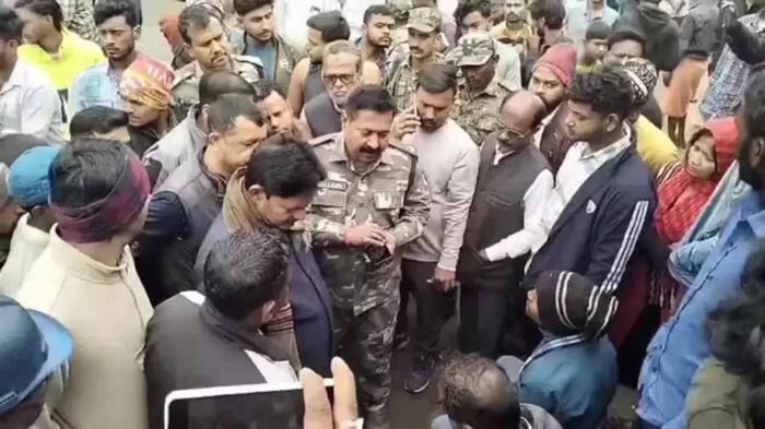 गिरिडीह में सड़क हादसे में दो युवकों की मौत, लोगों ने किया सड़क जाम