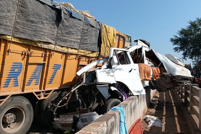 मह्कुम्भ से वापस लौट रही गाड़ी जबलपुर के पास ट्रक से टकराई, सात लोगों की मौत