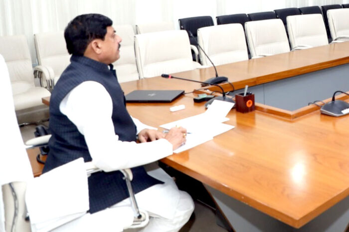 मुख्यमंत्री ने वीडियो कॉन्फ्रेस द्वारा रीवा संभाग के अधिकारियों को दिए निर्देश
