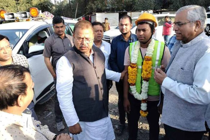 ग्रिडों, कार्यालयों पर स्वच्छता बनाए रखने का आह्वान, ट्रिपिंग न्यूनतम बनी रहे: ऊर्जा मंत्री तोमर