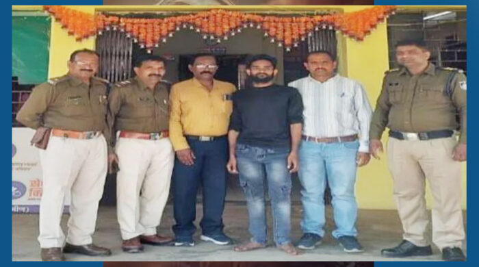 पुलिस ने लड़की को आत्महत्या के लिए उकसाने के आरोपी को फ़िल्मी अंदाज़ में प्रयागराज कुंभ से गिरफ्तार किया गया