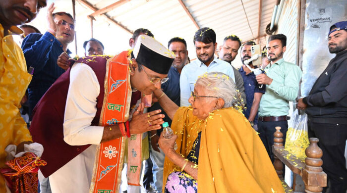 मंत्री सारंग ने गंगाजल वितरण हेतु विशेष रूप से तैयार रथों का पूजन-अर्चन कर रवाना किया