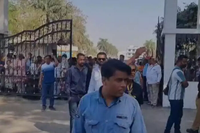 उपचार के लिए जमानत पर जेल से बाहर आया आसाराम खंडवा रोड स्थित आश्रम पर पहुंचा