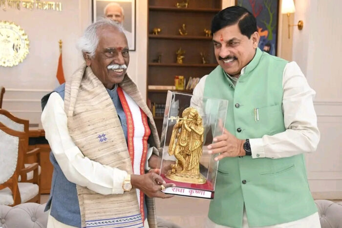 हरियाणा के राज्यपाल बंडारू दत्तात्रेय आज भोपाल पहुंचे जहां मुख्यमंत्री डॉ मोहन यादव ने उनका स्वागत किया