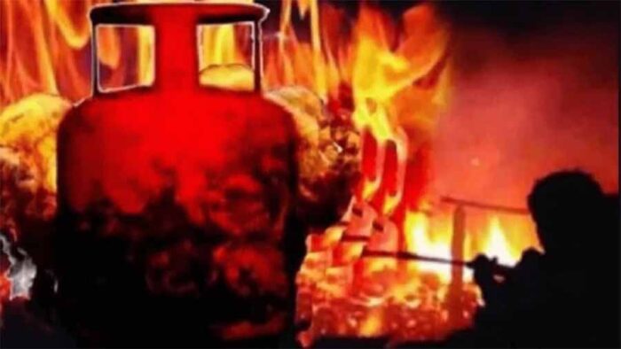 बाराबंकी में खाना बनाते समय रसोई गैस रिसाव से लगी आग, पांच लोग झुलसे