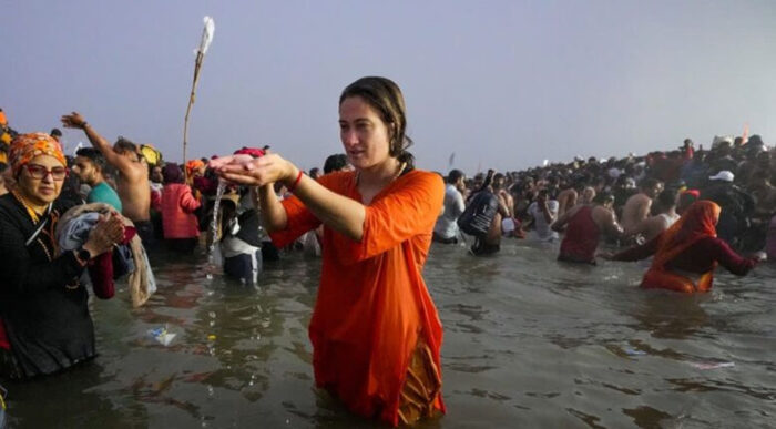 अमृत स्नान पर महाकुम्भ नगर में एकता का महाकुम्भ नजर आया,  दिया वसुधैव कुटुंबकम का संदेश