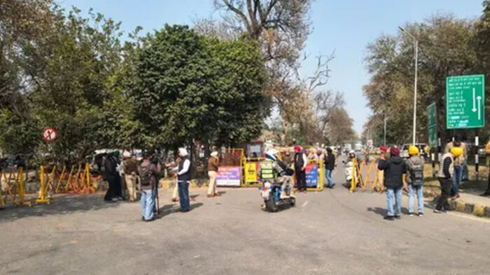 US से डिपोर्ट किए गए भारतीयों को लेकर आ रही फ्लाइट की अमृतसर में हुई लैंडिंग