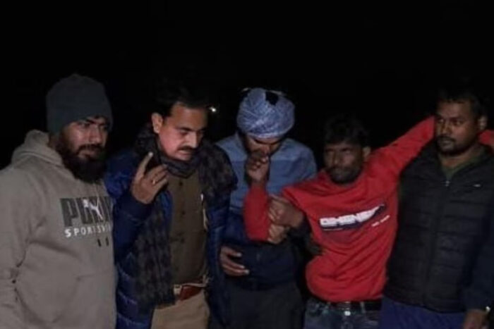 बाराबंकी में डकैती करने वाला बदमाश एनकाउंटर में घायल, पैर में गोली लगी, पौने दो लाख की लूट का आरोपी गिरफ्तार