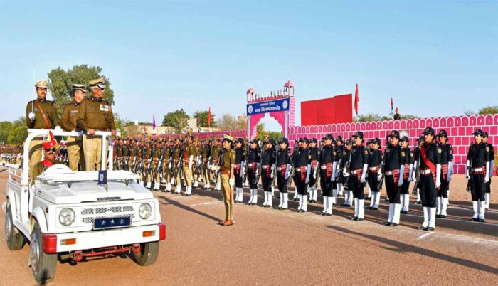 पुलिस अधिकारियों को अति उत्कृष्ट सेवा पदक , उत्कृष्ट सेवा पदक, एवं डीजीपी डिस्क से किया सम्मानित