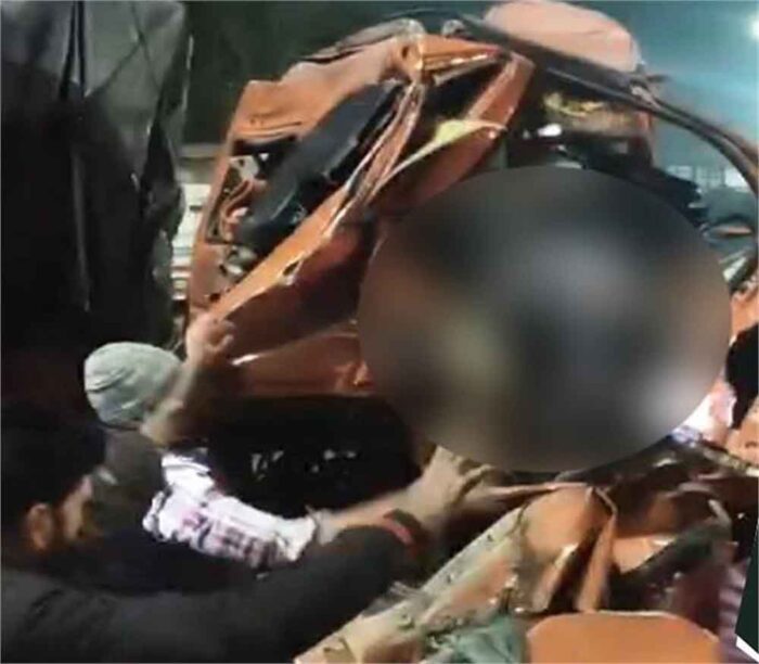 पंजाब हाईवे पर एक भयानक हादसा, शराब से लदे एक ट्रक की दूसरे ट्रक से जबरदस्त टक्कर, चालक की मौत