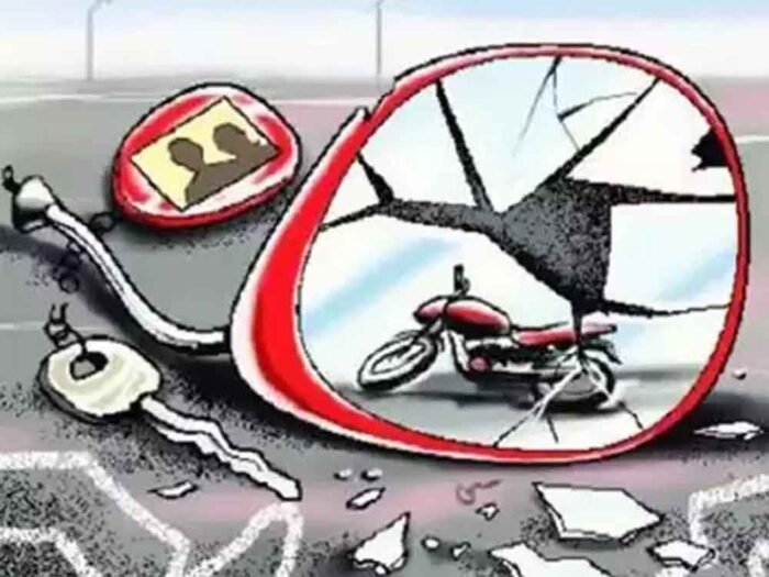 सड़क किनारे खड़ा ‘मौत का ट्रक’, खड़े ट्रक से तेज रफ्तार बाइक टकराई, मौके पर ही दो लोगों की मौत