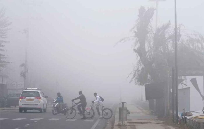 पहाड़ों पर हो रही बर्फबारी का असर पंजाब में देखने को मिल रहा, ठंडी हवाएं चलने से ठंड बढ़ती जा रही