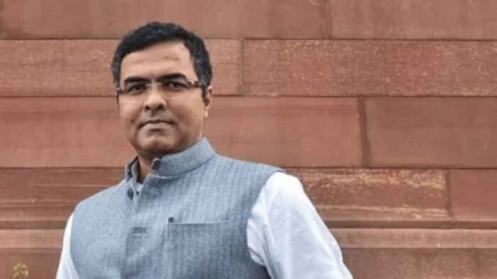 अरविंद केजरीवाल को हराने वाले प्रवेश वर्मा की जीत का जश्न धार में धूमधाम से मनाया जा रहा, दिल्‍ली सीएम की रेस में आगे