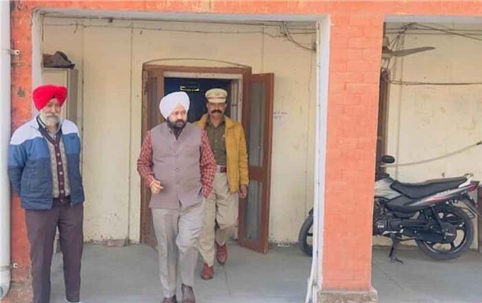 अतिरिक्त डिप्टी कमिश्नर ब्लॉक विकास और पंचायत अधिकारी गुरदासपुर के  कार्यालय की चैकिंग, मचा हड़कंप