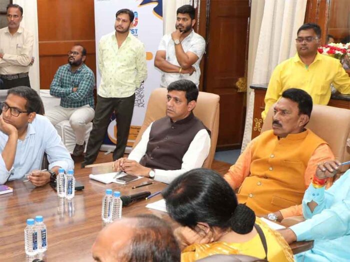 इंदौर में ग्लोबल इन्वेस्टर्स समिट को लेकर हुई बैठक में उद्योगपतियों ने दिए अहम सुझाव, महिलाओं के रोजगार पर दिया जोर