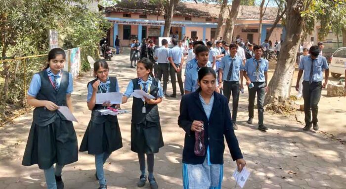 12वीं बोर्ड परीक्षा शुरू, परीक्षा में नकल और अनियमितताओं को रोकने के लिए 7 उड़नदस्ते तैनात