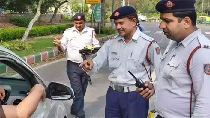 पंजाब ट्रैफिक पुलिस ने मोगा शहर में विभिन्न स्थानों पर नाके लगाए और वाहनों के दस्तावेजों की जांच की