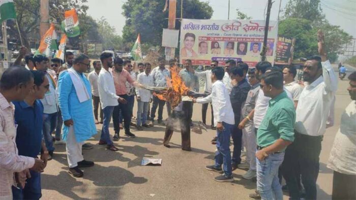 ईडी के खिलाफ प्रदेशभर में प्रदर्शन, कांग्रेसियों ने फुका ED और भाजपा का पुतला