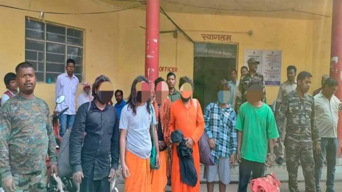 लोगों से लूट और ठगी करने वाले 6 नागा साधुओं को पुलिस ने  किया गिरफ्तार
