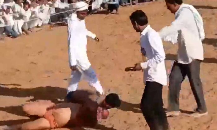 करौली में मांच दंगल में पहलवानों ने दिखाया दमखम, बराबरी पर खत्म हुआ खेल