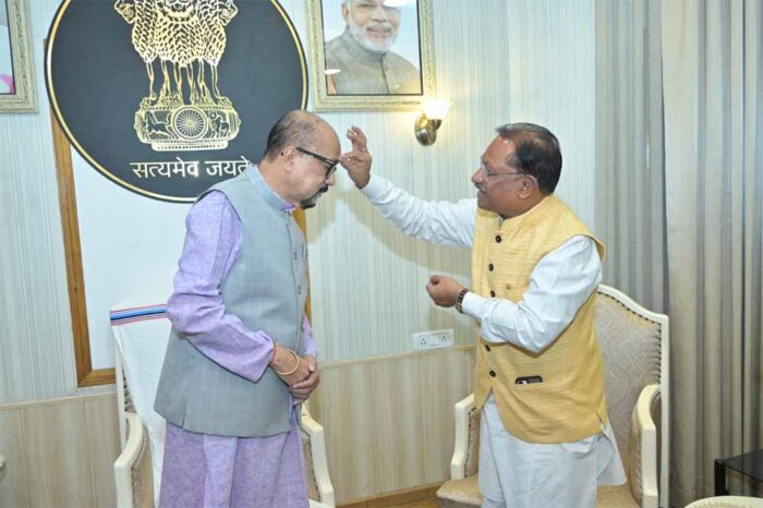 राजभवन में मुख्यमंत्री विष्णुदेव साय ने राज्यपाल डेका को दी होली की शुभकामनाएं