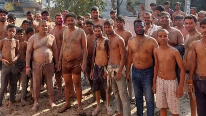 बिहार में भी होली का माहौल बना रंगीन, कहीं कुर्ता फाड़ तो कहीं पानी की बौछार