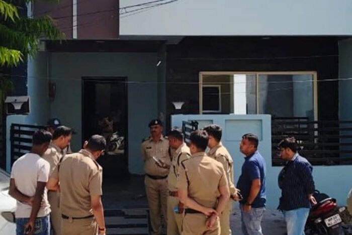 इंदौर में लड़की की आंख में लगा कारतूस, अस्पताल में एडमिट कराकर फरार हो गए दोस्त