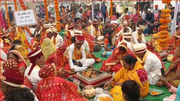 मुख्यमंत्री कन्या विवाह योजना अंतर्गत सामूहिक विवाह डोंगरिया कला में कुंडा, कुकदूर एवं पंडरिया परियोजना के जोड़ों ने लिए सात फेरे, बने जीवनसाथी