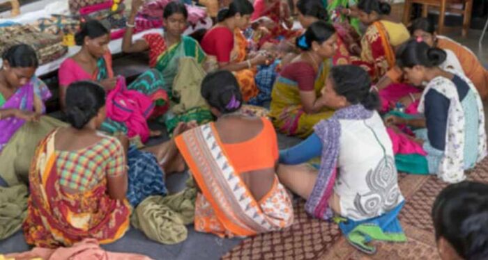 200 घंटे का विशेष कोर्स कर बस्तर में 45 हजार निरक्षर लोगों को बनाया जायेगा साक्षर