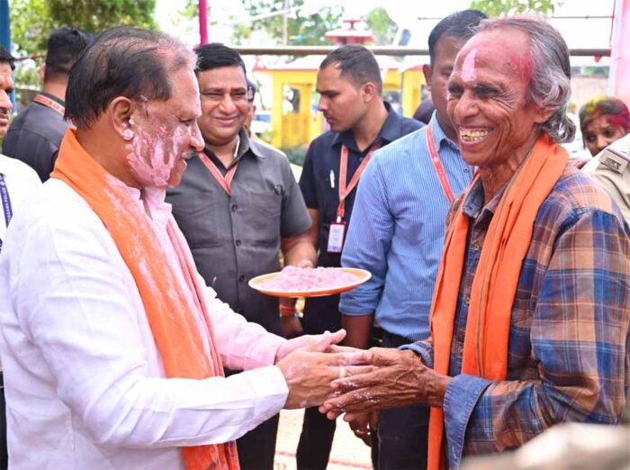 सरल, सहज और आत्मीय मुख्यमंत्री से मिलने उमड़ा जनसैलाब