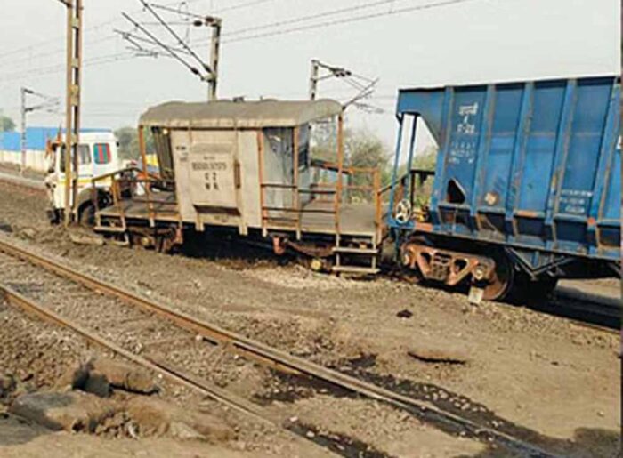दीपका एसईसीएल साइडिंग पर बड़ा हादसा, मालगाड़ी को ट्रक ने मारी टक्कर