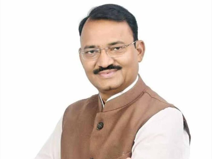 जहाँ आधुनिक चिकित्सा समाप्त होती है, वहाँ से आयुर्वेद शुरू होता है : उप मुख्यमंत्री