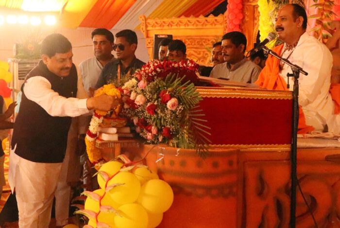 मुख्यमंत्री सीहोर के कुबेरेश्वर में रुद्राक्ष महोत्सव में हुए शामिल