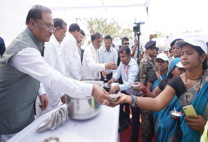 मुख्यमंत्री साय ने गुरु गद्दी की पूजा कर लिया आशीर्वाद, प्रदेशवासियों की ख़ुशहाली और समृद्धि की कामना की