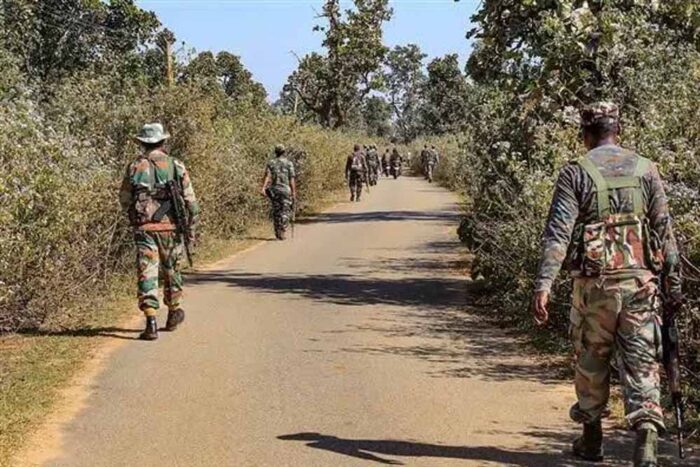 CG में 16 नक्सलियों का एनकाउंटर, सुकमा में चल रही मुठभेड़, नक्सलियों के शव और हथियार बरामद, तलाशी अभियान तेज