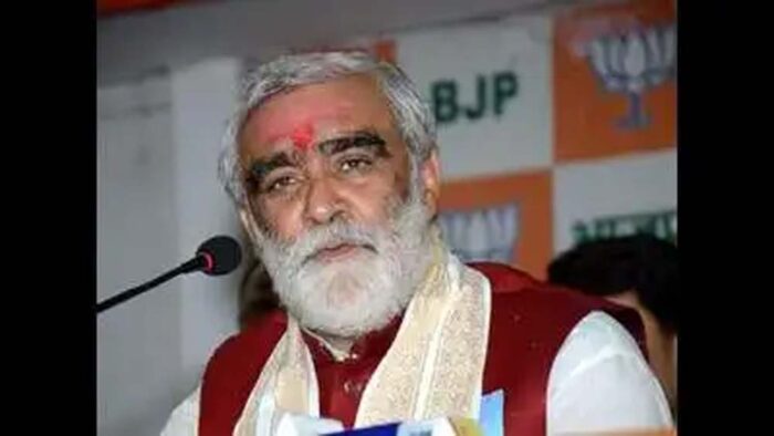 अश्विनी चौबे ने राजनीति से हटने की बात को नकारते हुए कहा कि वे राजनीति में पूरी तरह से दक्षता के साथ काम करेंगे