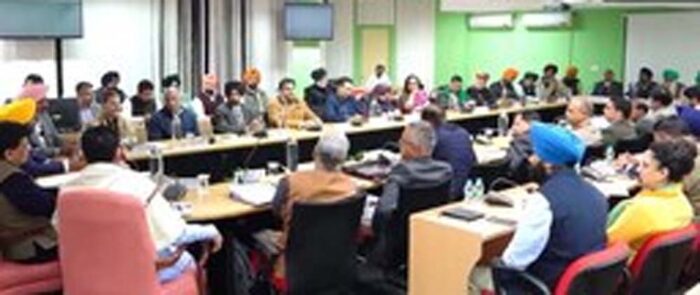 हरियाणा में केंद्र और किसान संगठनों के बीच सातवें दौर की वार्ता कल, क्या इस बार निकलेगा समाधान?