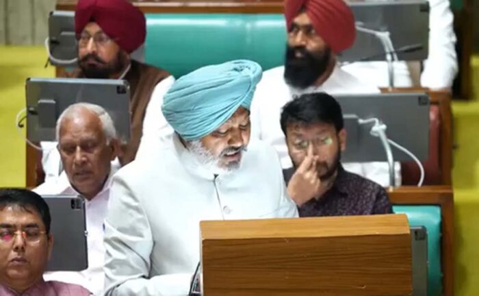 वित्त मंत्री ने कहा- पिछले दशकों से दूसरी पार्टियों ने सिर्फ उड़ता पंजाब बनाया है लेकिन इस बजट की थीम बदलता पंजाब रखी