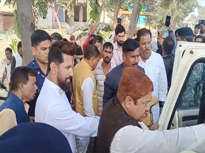 चिराग पासवान पटना से गया जा रहे थे, इस दौरान दुर्घटना में घायल युवक को पहुंचाया अस्पताल