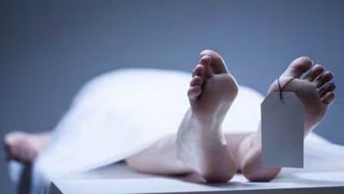 क्रिकेट खेलते – खेलते एक युवक को हार्ट अटैक आ गया और उसकी मौत हो गई