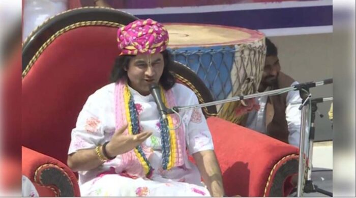 मथुरा में होली महोत्सव में शामिल देवकीनंदन ठाकुर ने कहा- देश में त्यौहार तब तक मना सकते हैं, जब तक सनातनियों की संख्या ज्यादा