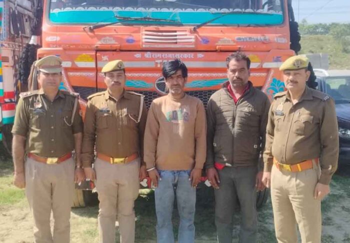 गाजियाबाद की मसूरी पुलिस ने लगभग 30 लाख रुपए कीमत की 20 टन प्रतिबंधित खैर लकड़ी जब्त, दो गिरफ्तार