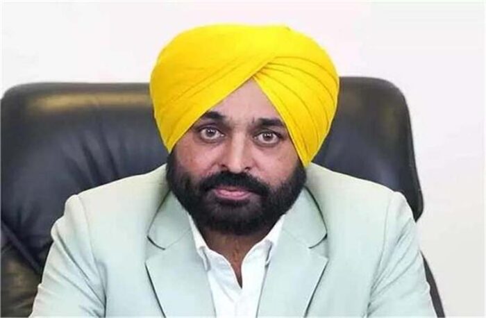 फर्द केन्द्रों में तैनात कर्मचारियों ने एकजुट होकर सीएम मान से उन्हें बेरोजगार होने से बचाने की गुहार लगाई