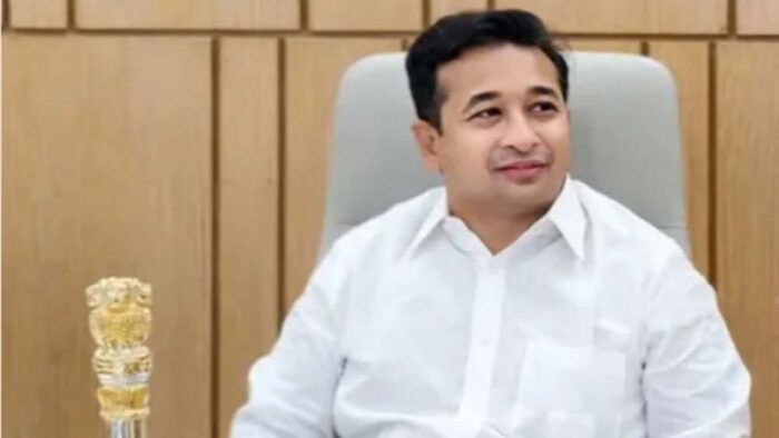 नागपुर हिंसा को लेकर विपक्षी दलों के विधायकों ने प्रदर्शन किया, फडणवीस के फायरब्रांड मंत्री को पद से हटाया जाए