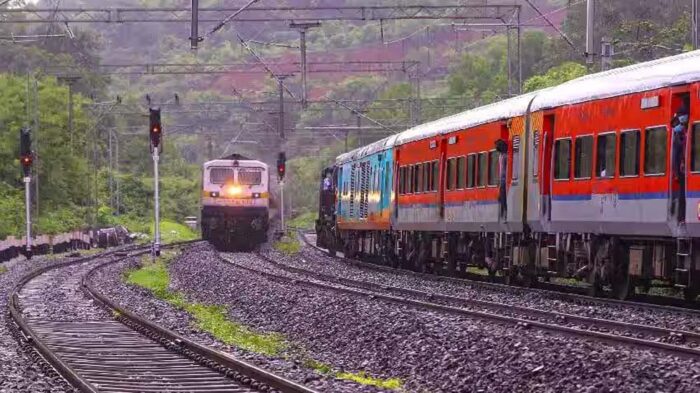 भारतीय रेलवे बेहतर सुविधा देने के लिए लगातार काम कर रहा, ट्रेन में अब जितनी सीटें उतने ही Tickets